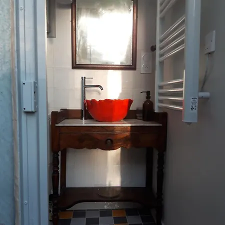 La Halte Au Calme, Gelos